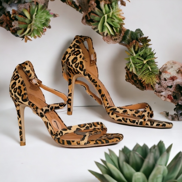 Heels by Matisse - Picture 2 of 3